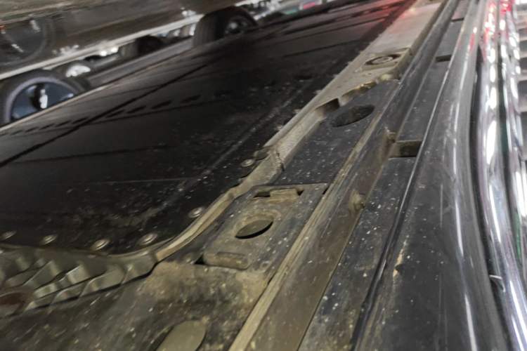 Used ONVO L60 2024 60 kWh All-Wheel Drive Left Side Sill