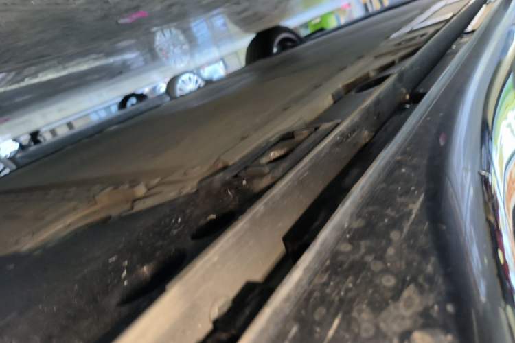Used ONVO L60 2024 60 kWh All-Wheel Drive Left Side Sill