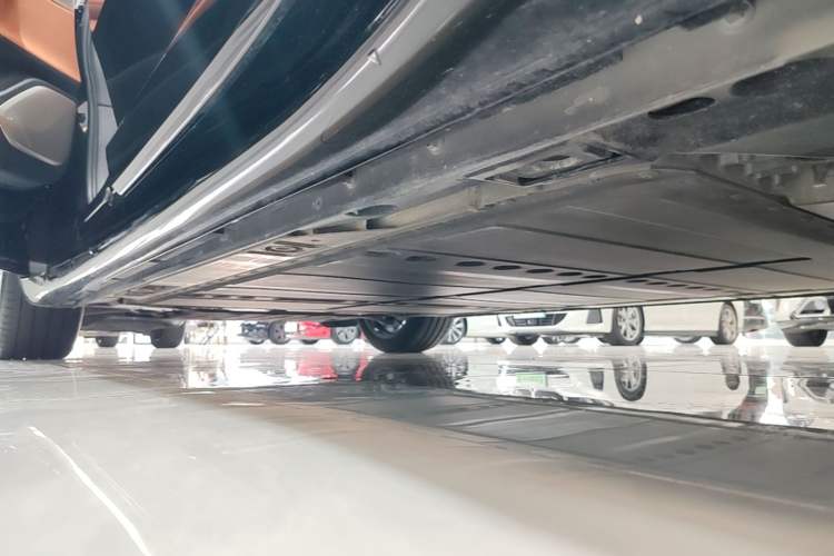 Used ONVO L60 2024 60 kWh Rear-Drive Version Left Side Sill