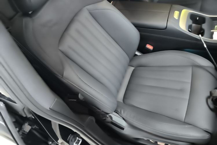 Used ONVO L60 2024 60 kWh Rear-Drive Version Right Front Seat