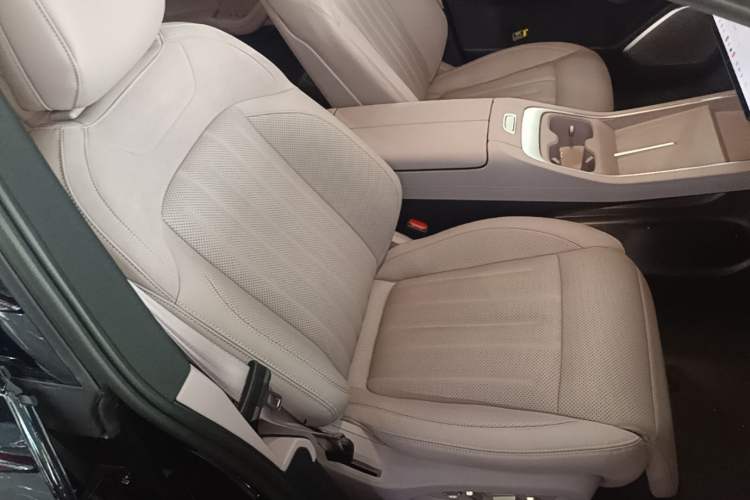 Used ONVO L60 2024 60 kWh Rear-Drive Version Right Front Seat