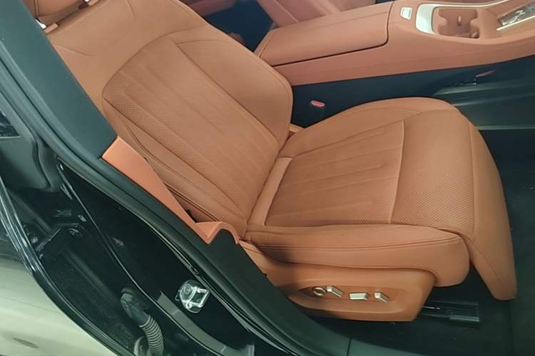 Used ONVO L60 2024 60 kWh Rear-Drive Version Right Front Seat