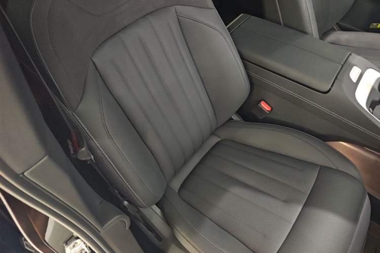 Used ONVO L60 2024 60 kWh Rear-Drive Version Right Front Seat
