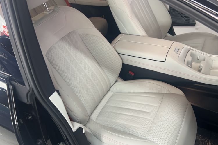 Used ONVO L60 2024 60 kWh Rear-Drive Version Right Front Seat
