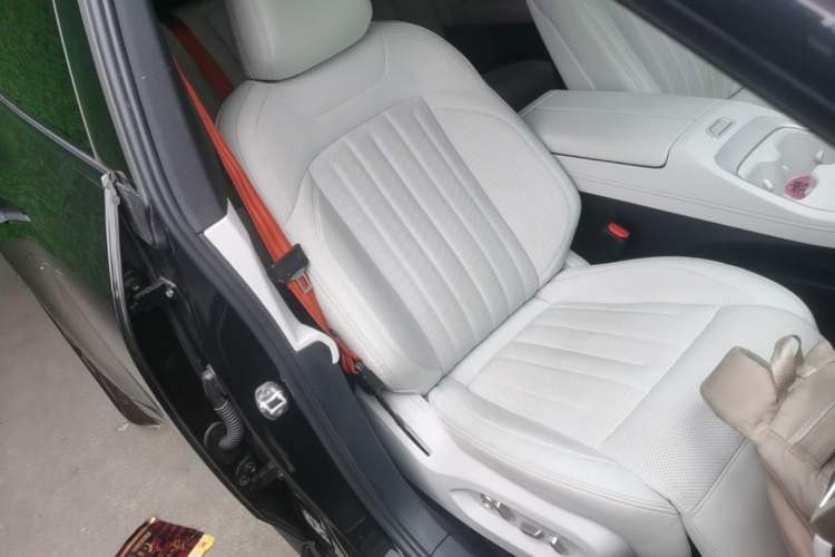 Used ONVO L60 2024 60 kWh Rear-Drive Version Right Front Seat