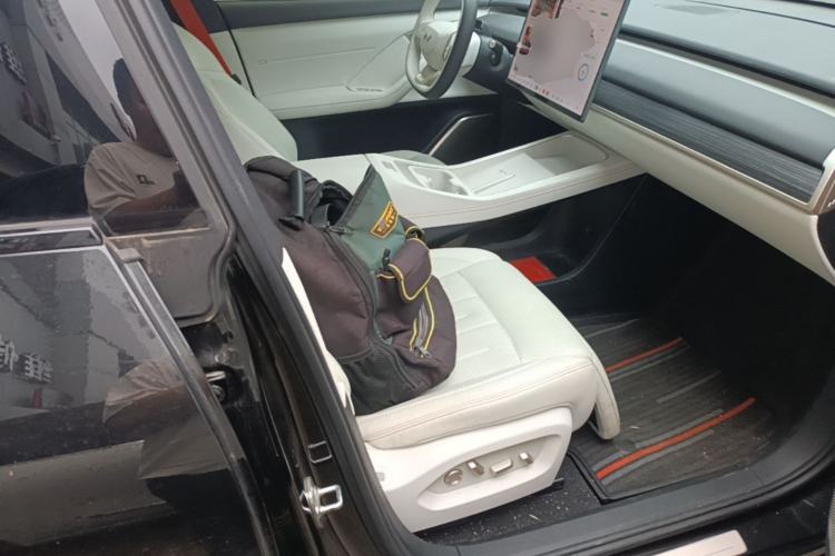 Used ONVO L60 2024 60 kWh Rear-Drive Version Right Front Seat