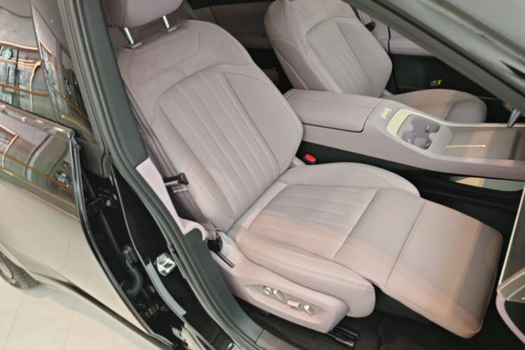 Used ONVO L60 2024 60 kWh Rear-Drive Version Right Front Seat