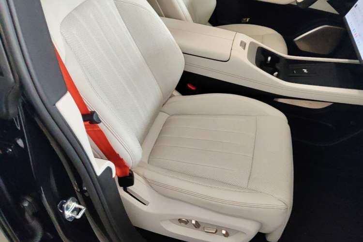 Used ONVO L60 2024 60 kWh Rear-Drive Version Right Front Seat