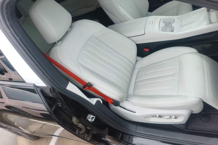 Used ONVO L60 2024 60 kWh Rear-Drive Version Right Front Seat