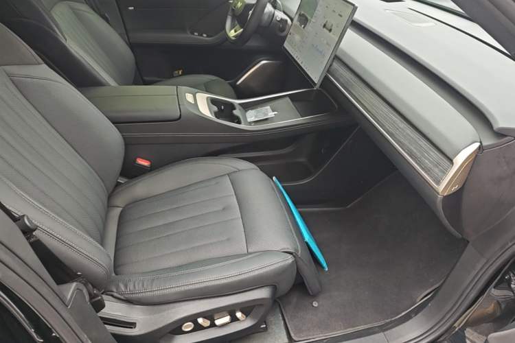 Used ONVO L60 2024 60 kWh Rear-Drive Version Right Front Seat