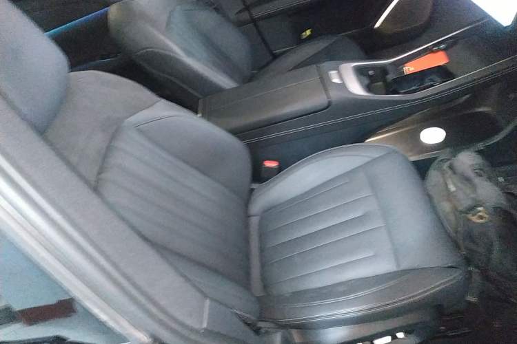 Used ONVO L60 2024 60 kWh Rear-Drive Version Right Front Seat