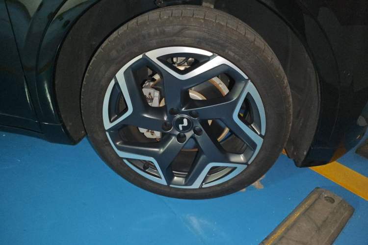 Used ONVO L60 2024 60 kWh All-Wheel Drive Right Front Wheel Hub