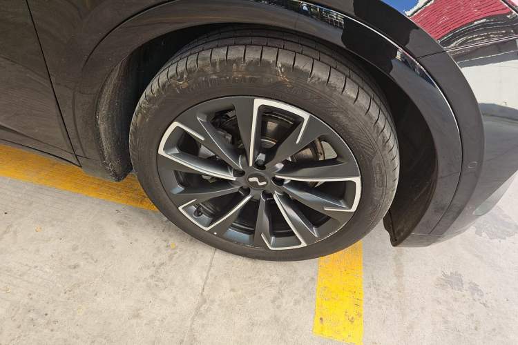 Used ONVO L60 2024 60 kWh All-Wheel Drive Right Front Wheel Hub
