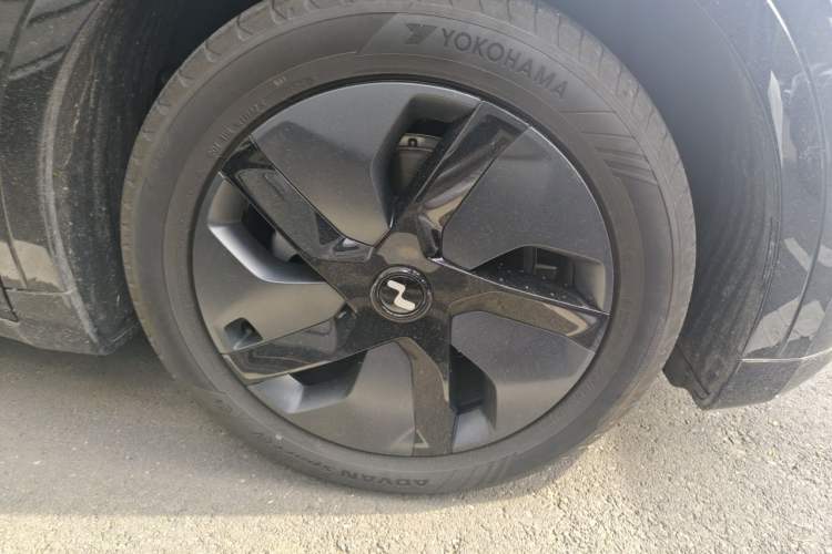 Used ONVO L60 2024 60 kWh Rear-Drive Version Right Front Wheel Hub