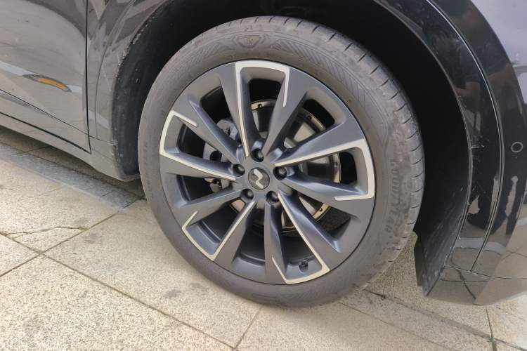 Used ONVO L60 2024 60 kWh All-Wheel Drive Right Front Wheel Hub