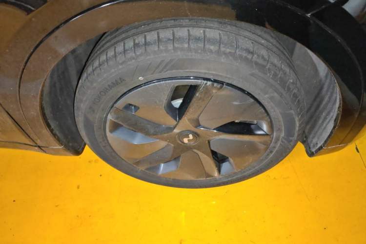 Used ONVO L60 2024 60 kWh Rear-Drive Version Right Front Wheel Hub