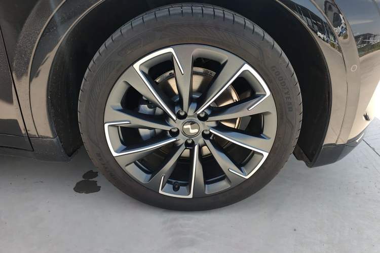 Used ONVO L60 2024 60 kWh Rear-Drive Version Right Front Wheel Hub
