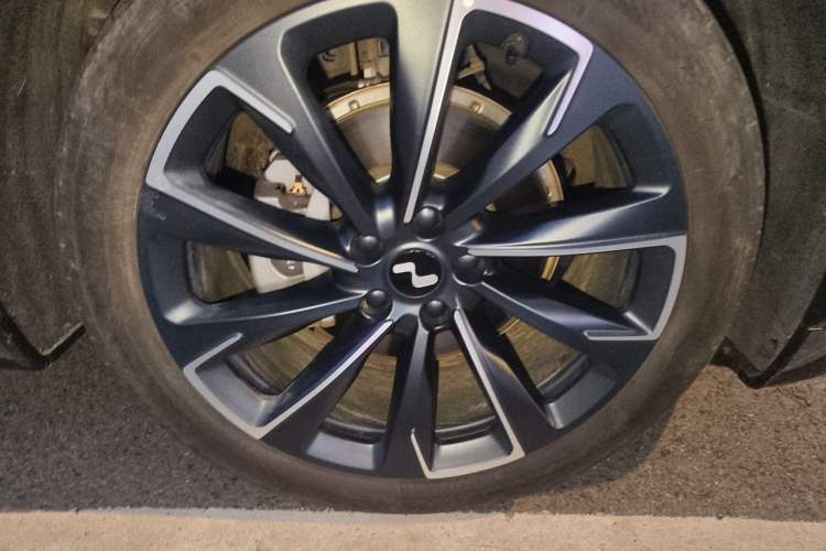 Used ONVO L60 2024 60 kWh All-Wheel Drive Right Front Wheel Hub