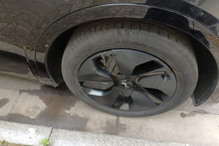 Used ONVO L60 2024 60 kWh All-Wheel Drive Right Front Wheel Hub