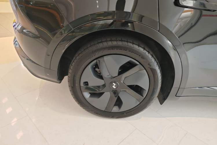 Used ONVO L60 2024 60 kWh Rear-Drive Version Right Rear Wheel Hub