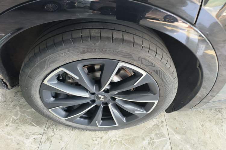 Used ONVO L60 2024 60 kWh All-Wheel Drive Right Rear Wheel Hub