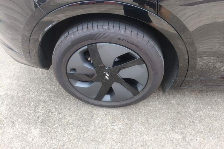 Used ONVO L60 2024 60 kWh Rear-Drive Version Right Rear Wheel Hub