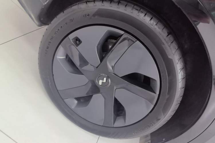 Used ONVO L60 2024 60 kWh All-Wheel Drive Right Rear Wheel Hub