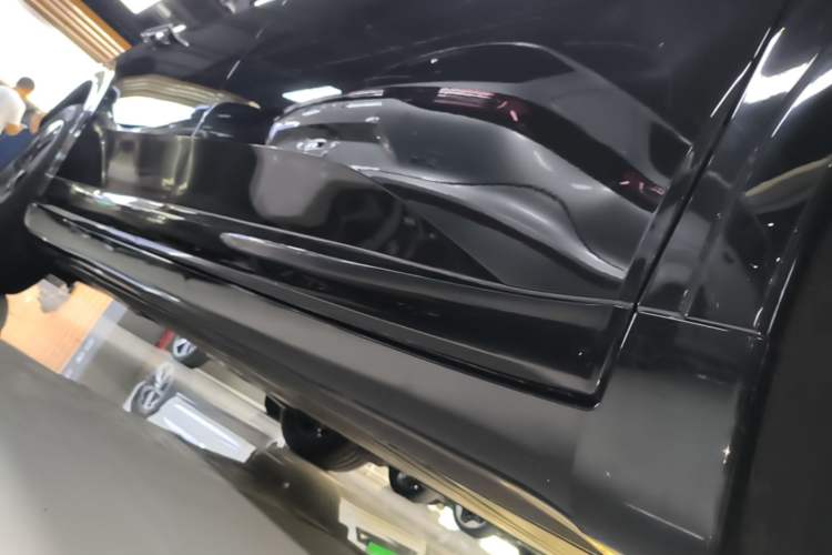 Used ONVO L60 2024 60 kWh Rear-Drive Version Right Side Sill