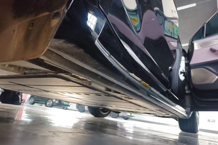 Used ONVO L60 2024 60 kWh Rear-Drive Version Right Side Sill