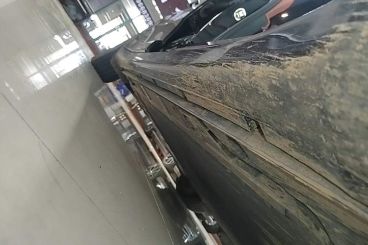 Used ONVO L60 2024 60 kWh Rear-Drive Version Right Side Sill