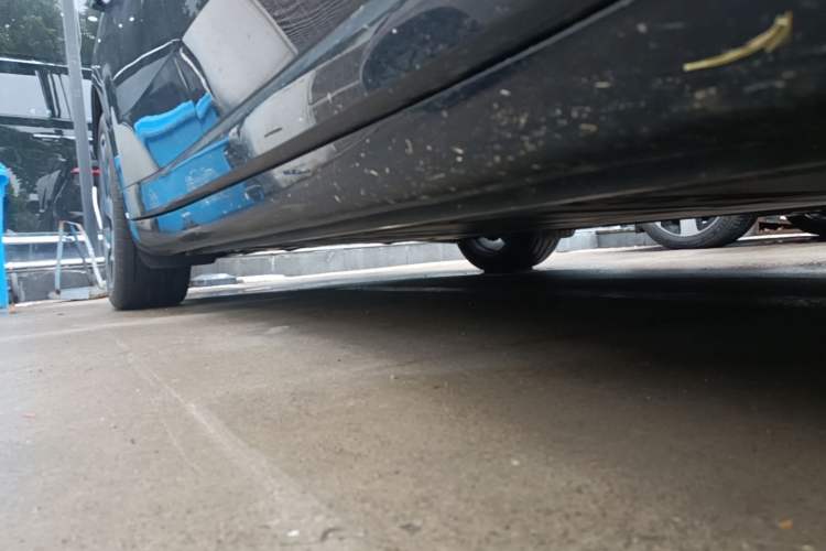 Used ONVO L60 2024 60 kWh Rear-Drive Version Right Side Sill