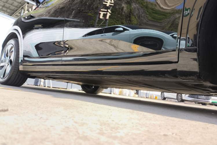 Used ONVO L60 2024 60 kWh Rear-Drive Version Right Side Sill