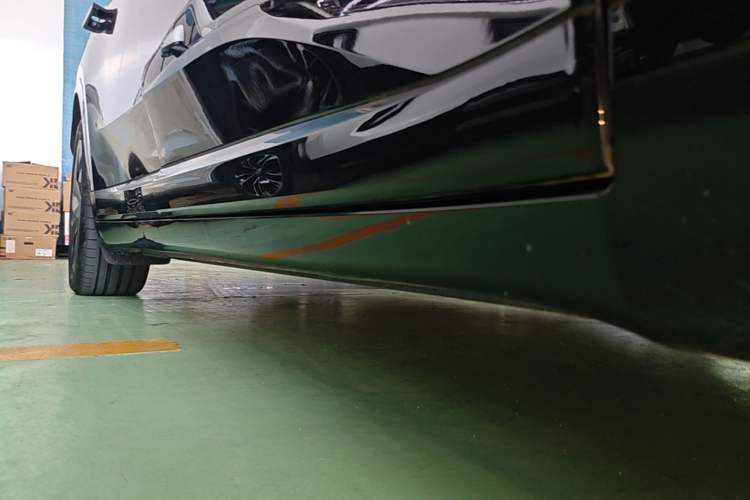 Used ONVO L60 2024 60 kWh Rear-Drive Version Right Side Sill
