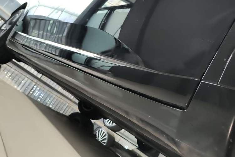 Used ONVO L60 2024 60 kWh Rear-Drive Version Right Side Sill
