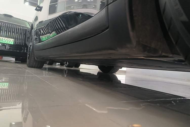 Used ONVO L60 2024 60 kWh Rear-Drive Version Right Side Sill