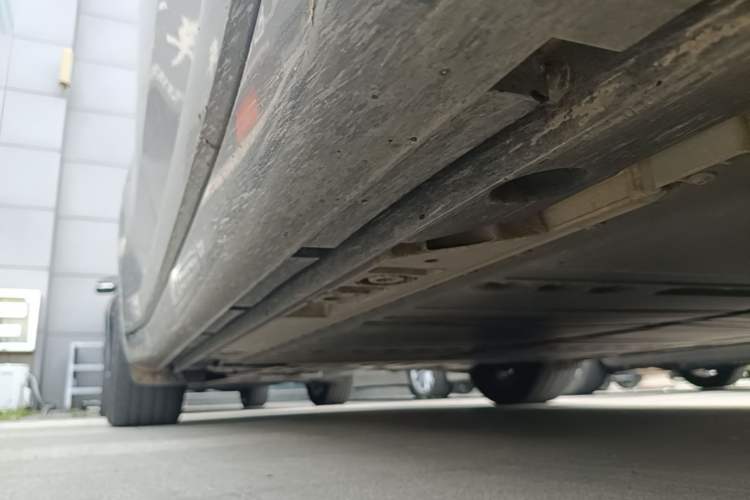 Used ONVO L60 2024 60 kWh Rear-Drive Version Right Side Sill