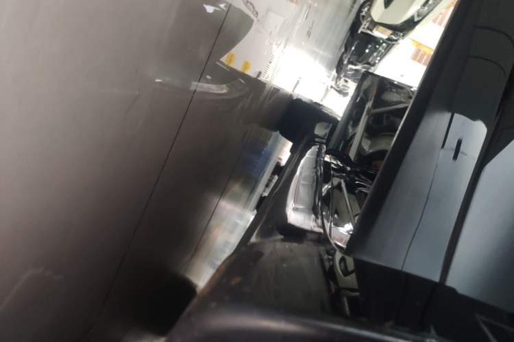 Used ONVO L60 2024 60 kWh Rear-Drive Version Right Side Sill