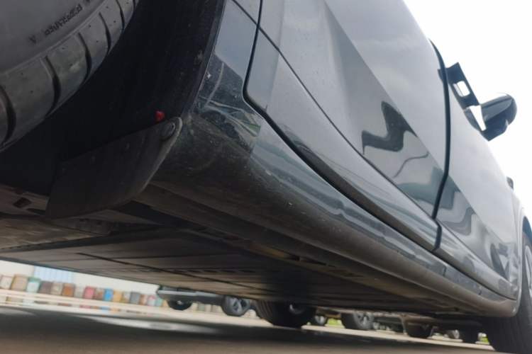 Used ONVO L60 2024 60 kWh Rear-Drive Version Right Side Sill