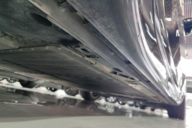Used ONVO L60 2024 60 kWh Rear-Drive Version Right Side Sill