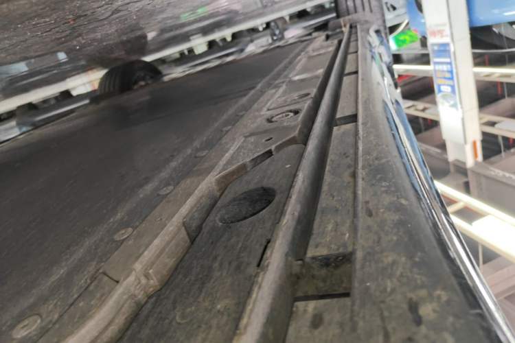 Used ONVO L60 2024 60 kWh Rear-Drive Version Right Side Sill