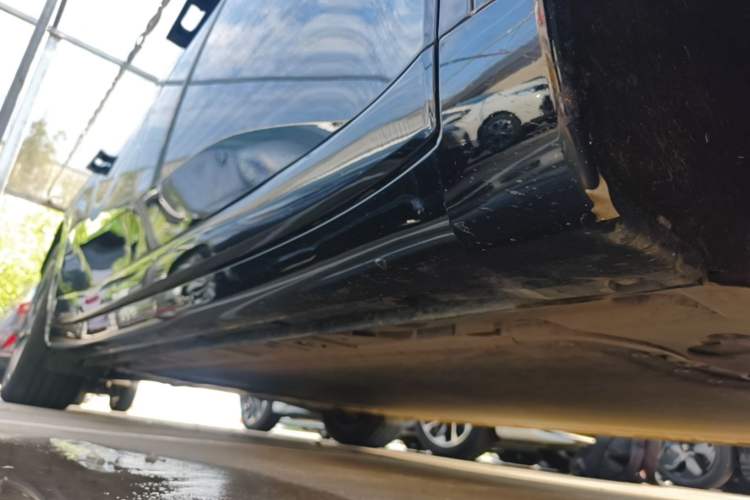 Used ONVO L60 2024 60 kWh Rear-Drive Version Right Side Sill