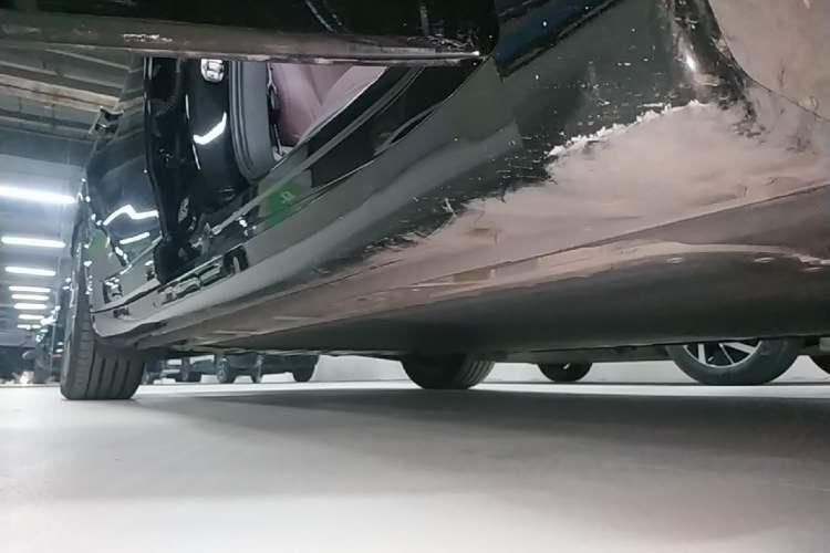 Used ONVO L60 2024 60 kWh Rear-Drive Version Right Side Sill