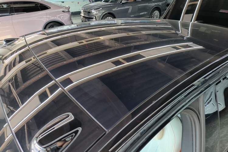 Used ONVO L60 2024 60 kWh All-Wheel Drive Roof