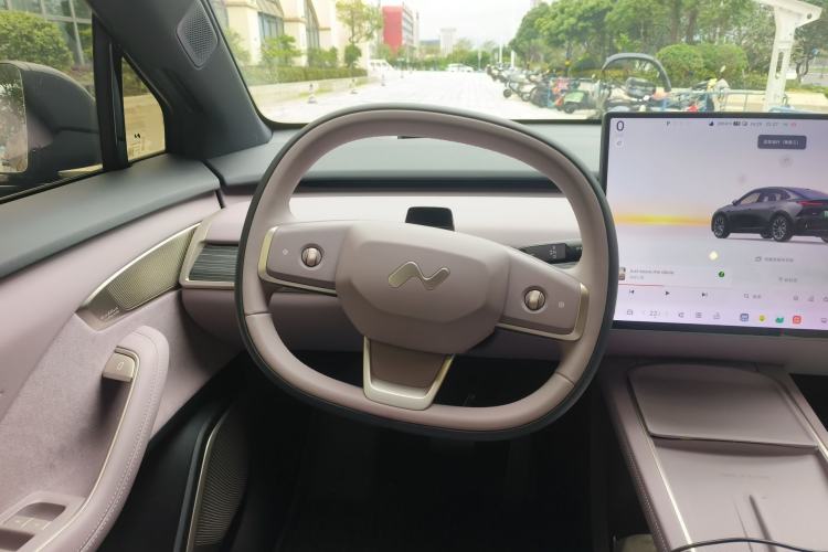 Used ONVO L60 2024 60 kWh All-Wheel Drive Steering Wheel