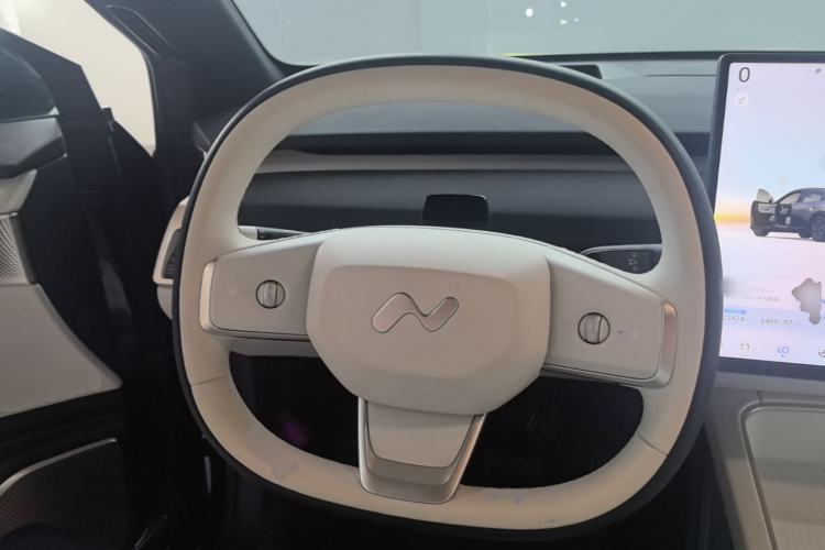 Used ONVO L60 2024 60 kWh All-Wheel Drive Steering Wheel