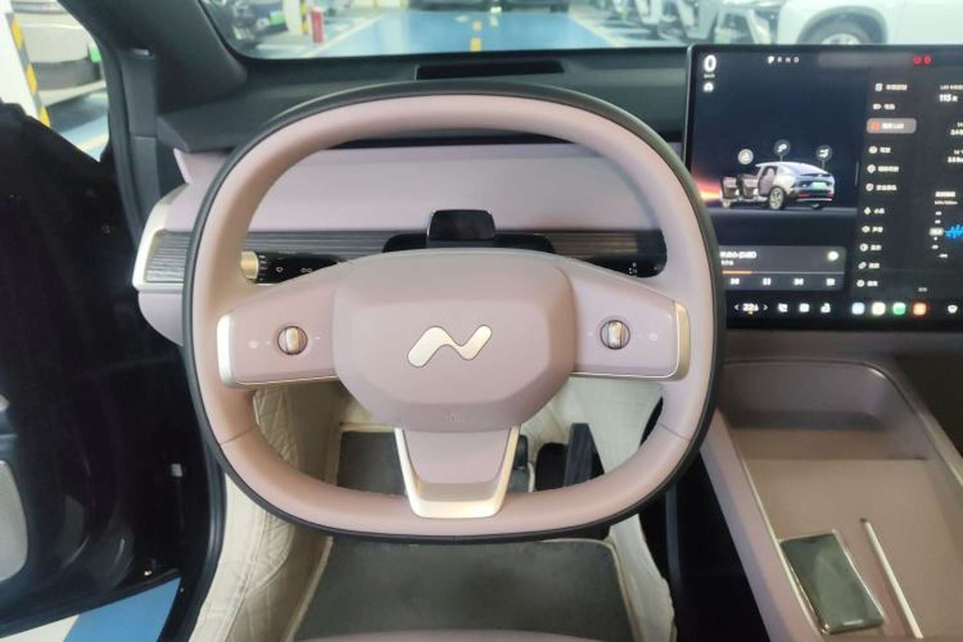 Used ONVO L60 2024 60 kWh All-Wheel Drive Steering Wheel
