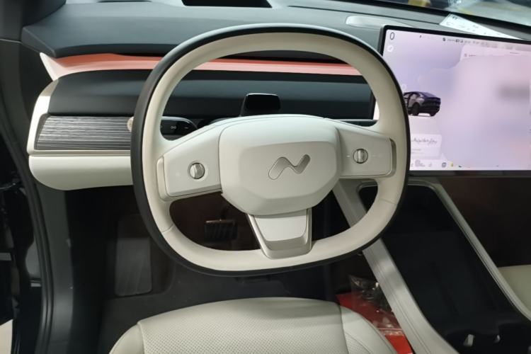 Used ONVO L60 2024 60 kWh All-Wheel Drive Steering Wheel