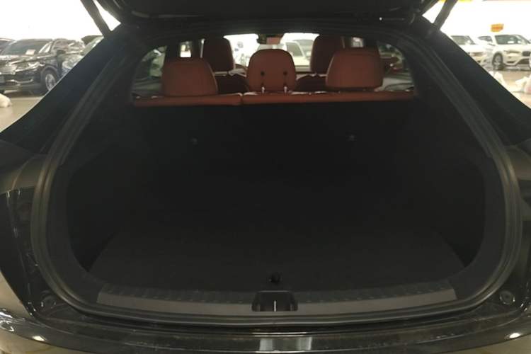 Used ONVO L60 2024 60 kWh Rear-Drive Version Trunk