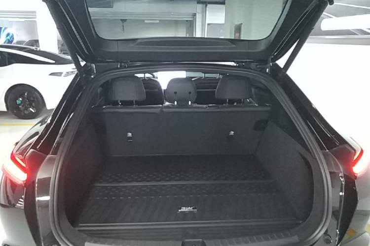 Used ONVO L60 2024 60 kWh Rear-Drive Version Trunk