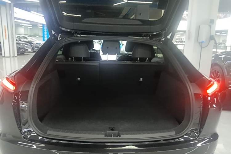 Used ONVO L60 2024 60 kWh Rear-Drive Version Trunk